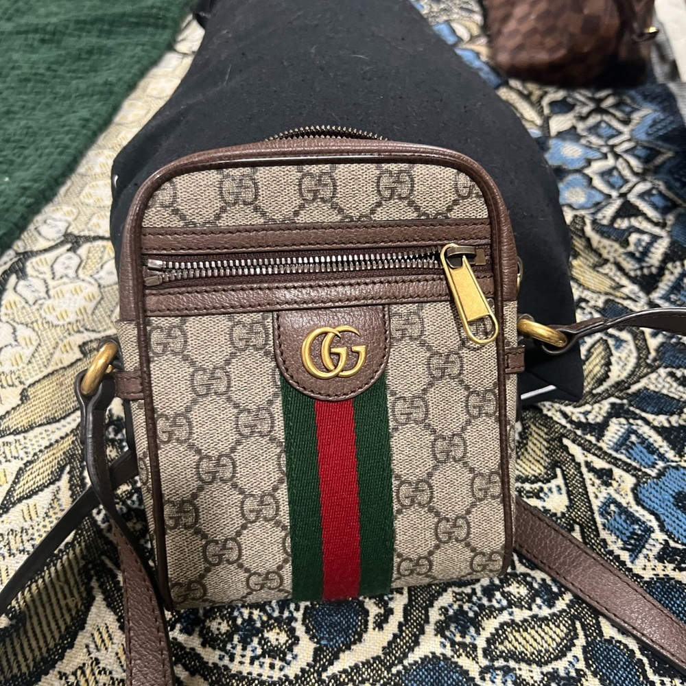 Gucci sm crossbody. Extremely clean only been used a few times